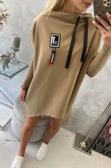 Oversize sweatshirt with asymmetrical sides camel