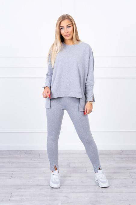 Set with an oversize blouse gray