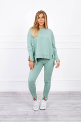 Set with an oversize blouse dark mint