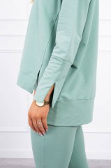 Set with an oversize blouse dark mint